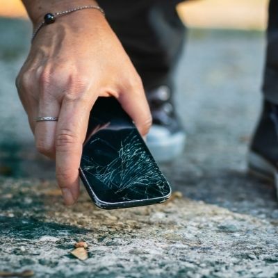reparar una pantalla de móvil rota
