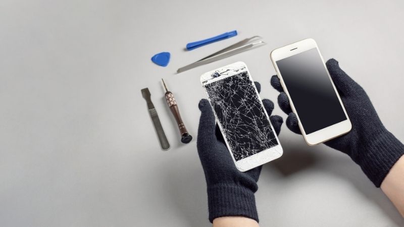 ¿Cómo reparar una pantalla de móvil rota?